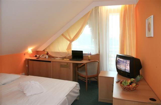 Hotel Nastup Loučná pod Klínovcem Exteriör bild