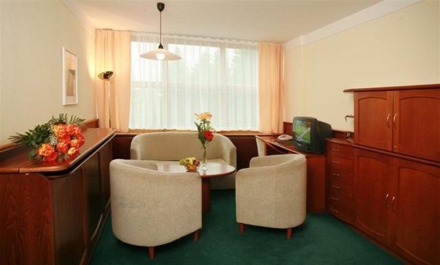 Hotel Nastup Loučná pod Klínovcem Exteriör bild