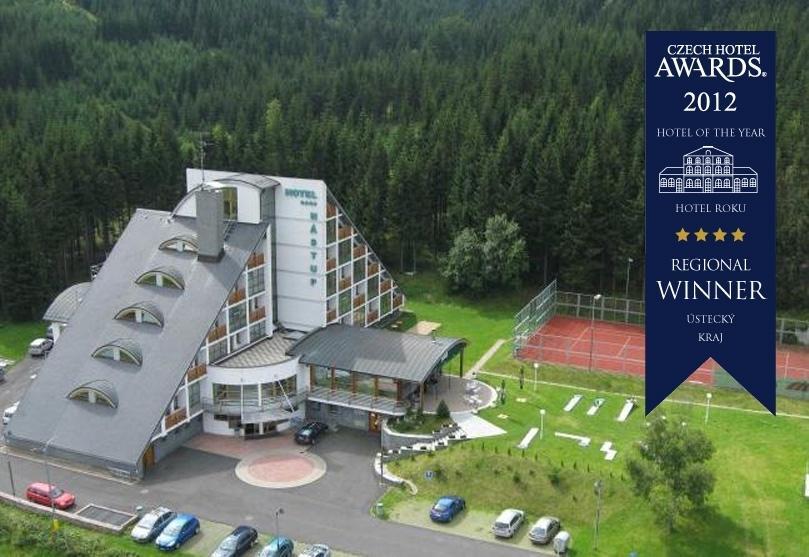 Hotel Nastup Loučná pod Klínovcem Exteriör bild